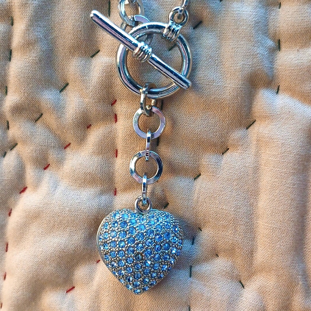 Pave crystal heart pendant w/toggle adj link chain. Silvertone